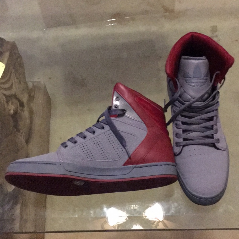 Adidas Hightop. Grey & Burgundy.
